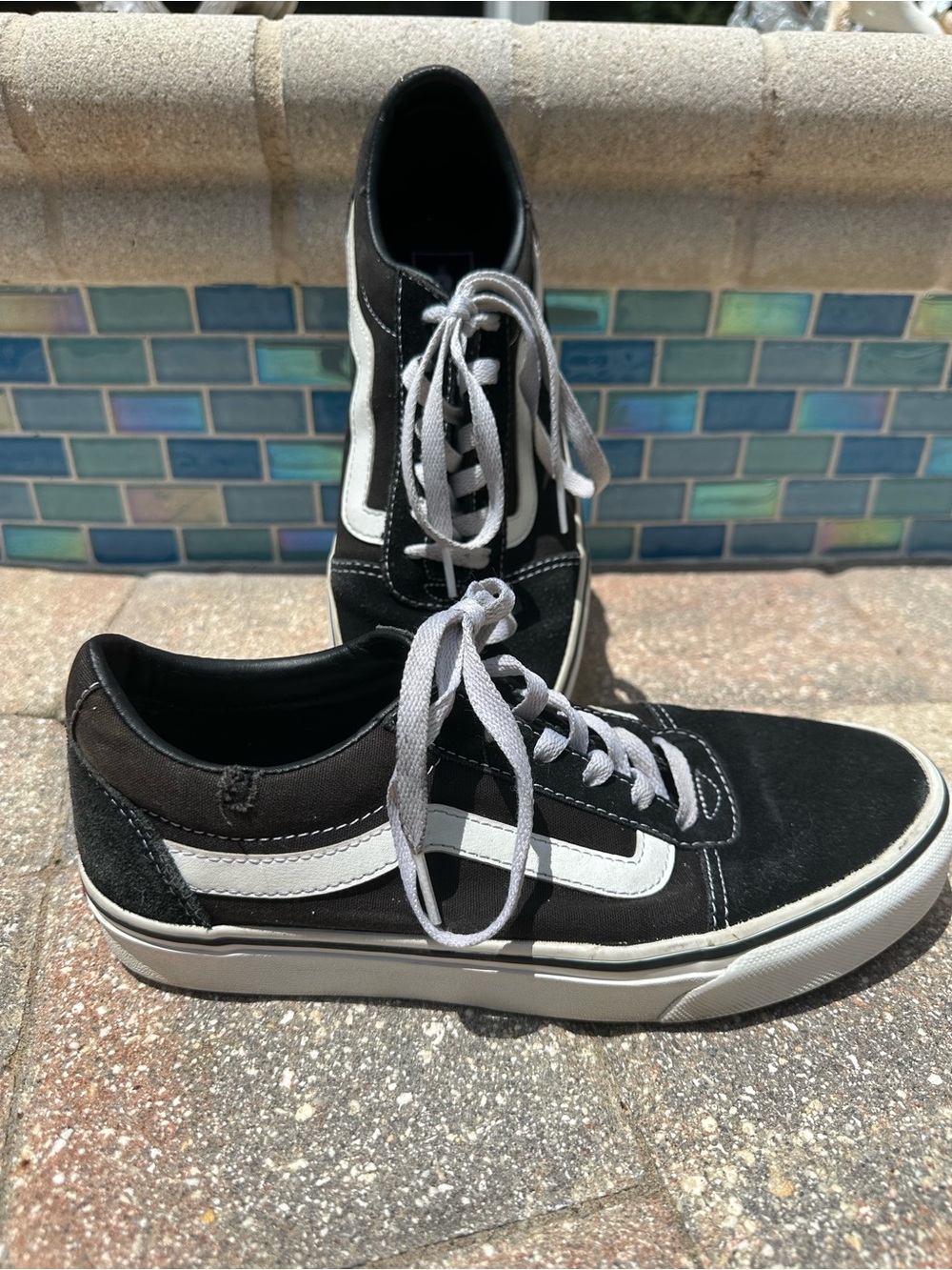 Vans Old Skool Low-Top Skate Shoes (Black and White)